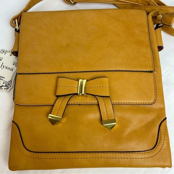 Alyssa L. A.  N.Y. Milan Tan/Buckskin color Med.‎ Messenger W/Bow & Gold Accent - Picture 2 of 6
